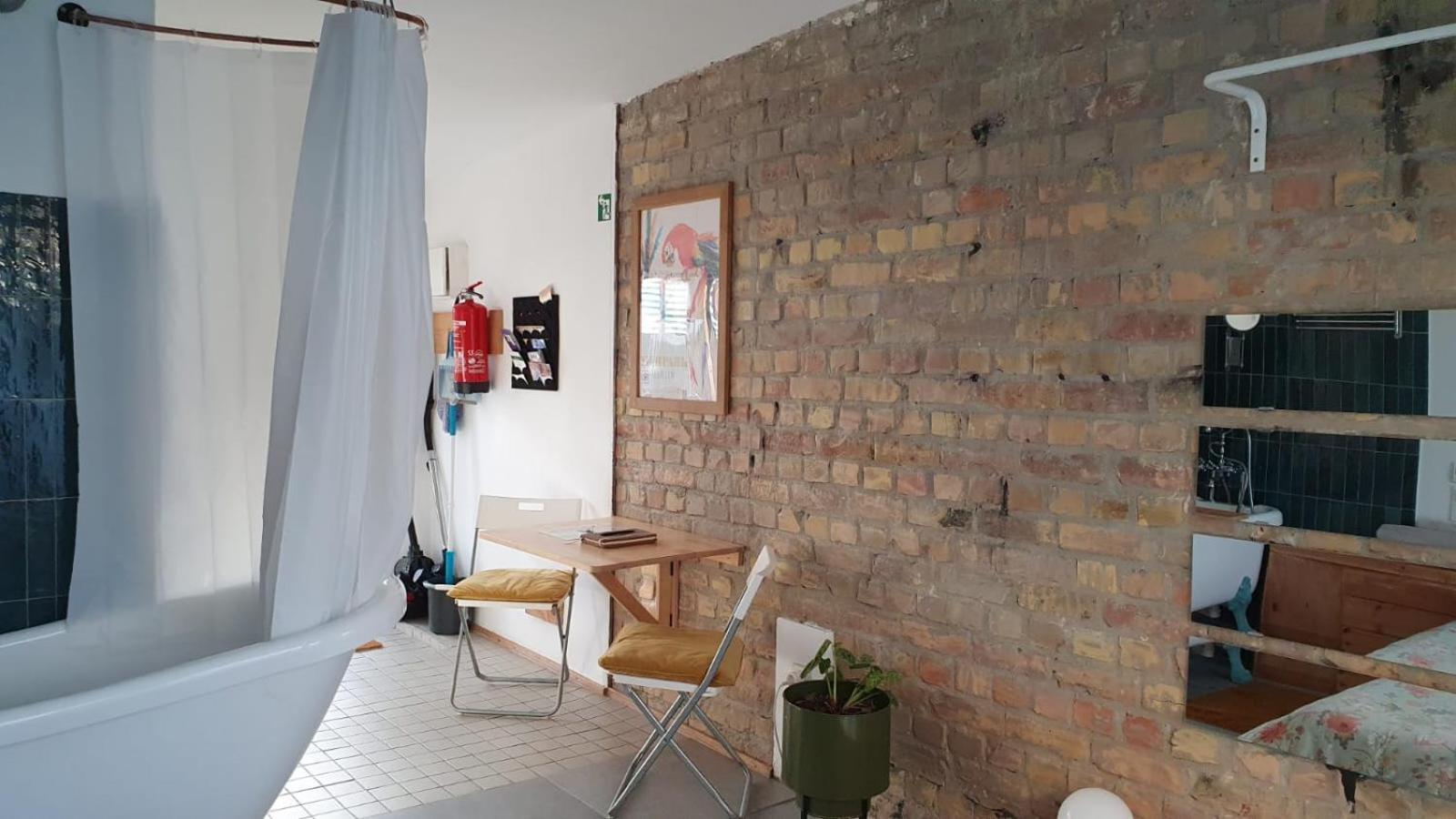 Squat Deluxe Berlin, The Hostel ภายนอก รูปภาพ