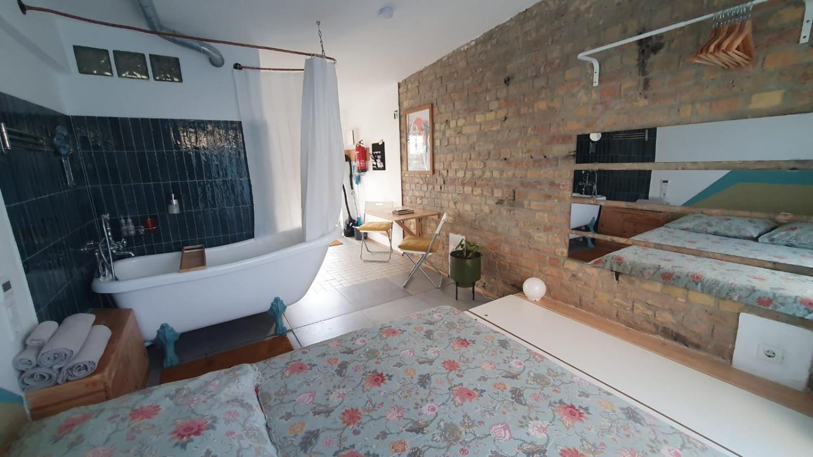 Squat Deluxe Berlin, The Hostel ภายนอก รูปภาพ